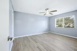 5651 Gardens Dr, Sarasota, FL 34243 - Photo 13