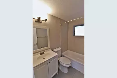 3001 Bee Ridge Road #113, Sarasota, FL 34239 - Photo 5