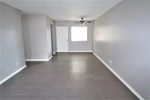 3001 Bee Ridge Rd, Sarasota, FL 34239 - Photo 3