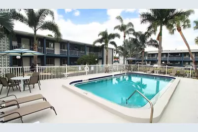 3001 Bee Ridge Road #113, Sarasota, FL 34239 - Photo 9