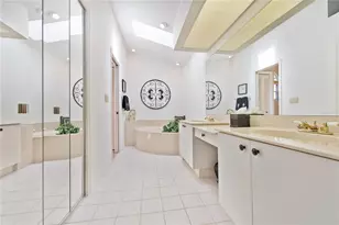 4076 Lyndhurst Ct, Sarasota, FL 34235 - Photo 33