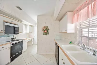 4076 Lyndhurst Court, Sarasota, FL 34235 - Photo 21