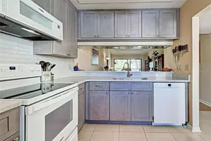 656 Bird Bay Cir, Venice, FL 34285 - Photo 9