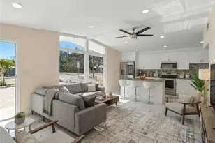 3675 Prudence Dr, Sarasota, FL 34235 - Photo 3