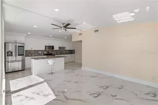 3675 Prudence Dr, Sarasota, FL 34235 - Photo 7