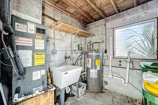 129 Pierson Ln, Sarasota, FL 34242 - Photo 21