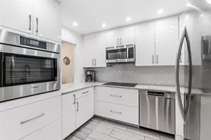 531 Sutton Pl, Longboat Key, FL 34228 - Photo 5