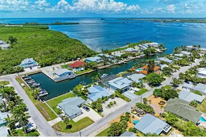 504 Bayview Drive, Holmes Beach, FL 34217 - Photo 7