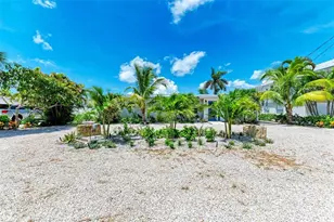 504 Bayview Dr, Holmes Beach, FL 34217 - Photo 3