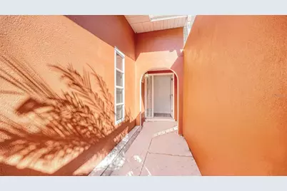 3957 Proctor Road, Sarasota, FL 34233 - Photo 5