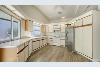 3957 Proctor Road, Sarasota, FL 34233 - Photo 11