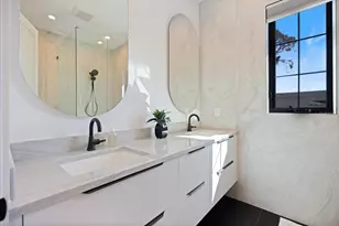 2045 Goldenrod St, Sarasota, FL 34239 - Photo 29