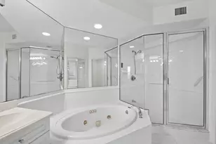 5430 Eagles Point Cir, Sarasota, FL 34231 - Photo 19