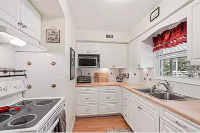 3900 Roxane Boulevard #8B, Sarasota, FL 34235 - Photo 11