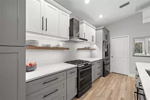 8322 Whispering Woods Ct, Bradenton, FL 34202 - Photo 11