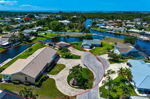5011 Mangrove Point Rd, Bradenton, FL 34210 - Photo 1