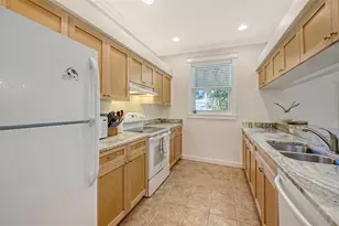 421 Island Cir, Sarasota, FL 34242 - Photo 17