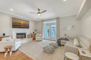 421 Island Cir, Sarasota, FL 34242 - Photo 9