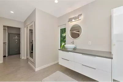 2639 Bougainvillea Street, Sarasota, FL 34239 - Photo 23