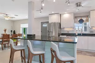 2639 Bougainvillea St, Sarasota, FL 34239 - Photo 9