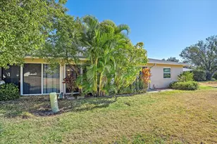6948 W Country Club Dr N, Sarasota, FL 34243 - Photo 25
