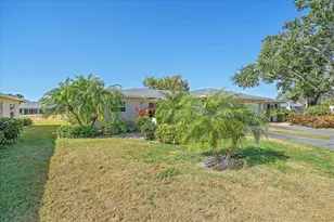 6948 W Country Club Dr N, Sarasota, FL 34243 - Photo 29