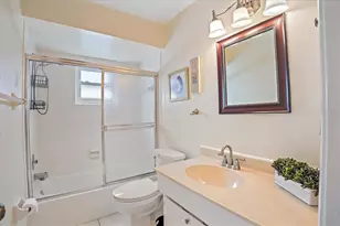 6948 W Country Club Dr N, Sarasota, FL 34243 - Photo 23