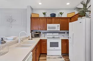 3774 Parkridge Cir, Sarasota, FL 34243 - Photo 9