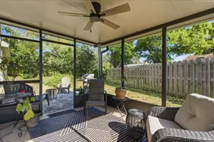 8215 Country Oaks Ct, Sarasota, FL 34243 - Photo 45