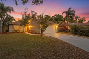 8215 Country Oaks Ct, Sarasota, FL 34243 - Photo 1