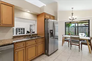 8215 Country Oaks Ct, Sarasota, FL 34243 - Photo 17