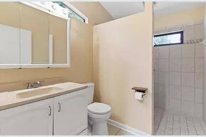 8215 Country Oaks Court, Sarasota, FL 34243 - Photo 35