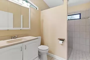 8215 Country Oaks Ct, Sarasota, FL 34243 - Photo 35