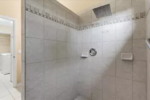 8215 Country Oaks Ct, Sarasota, FL 34243 - Photo 37