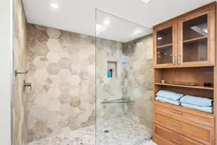 5200 Brittany Dr S, Saint Petersburg, FL 33715 - Photo 17