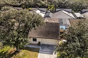 3820 Glen Oaks Manor Dr, Sarasota, FL 34232 - Photo 3