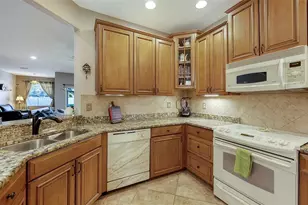 3659 Parkridge Cir, Sarasota, FL 34243 - Photo 9