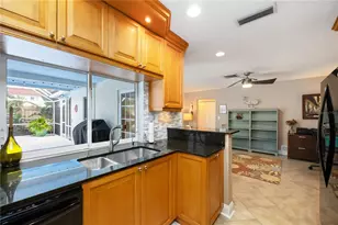 3619 Pembrook Dr, Sarasota, FL 34239 - Photo 15