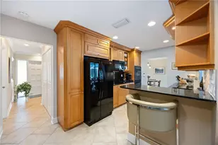 3619 Pembrook Dr, Sarasota, FL 34239 - Photo 13