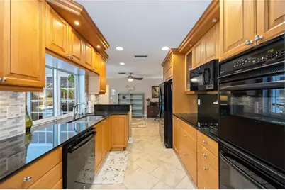 3619 Pembrook Drive, Sarasota, FL 34239 - Photo 13