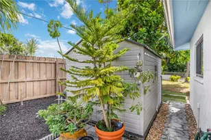 3619 Pembrook Dr, Sarasota, FL 34239 - Photo 31