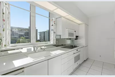 1065 Gulf Of Mexico Drive #305, Longboat Key, FL 34228 - Photo 17