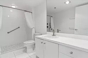 1065 Gulf of Mexico Dr, Longboat Key, FL 34228 - Photo 31