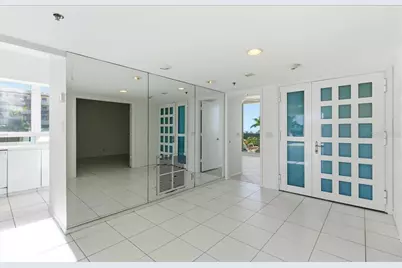 1065 Gulf Of Mexico Drive #305, Longboat Key, FL 34228 - Photo 9