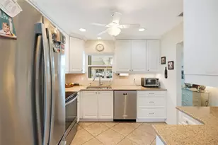 2717 Riverbluff Pl, Sarasota, FL 34231 - Photo 9