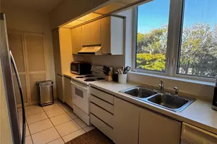 1085 Gulf of Mexico Dr, Longboat Key, FL 34228 - Photo 11