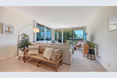 1085 Gulf Of Mexico Drive #205, Longboat Key, FL 34228 - Photo 9