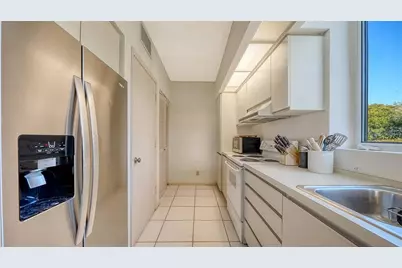 1085 Gulf Of Mexico Drive #205, Longboat Key, FL 34228 - Photo 21