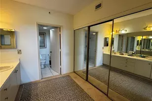 1085 Gulf of Mexico Dr, Longboat Key, FL 34228 - Photo 15