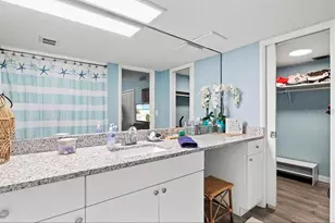 7461 W Country Club Dr N, Sarasota, FL 34243 - Photo 15